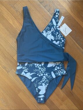 Baiia Reversible Wrapsuit